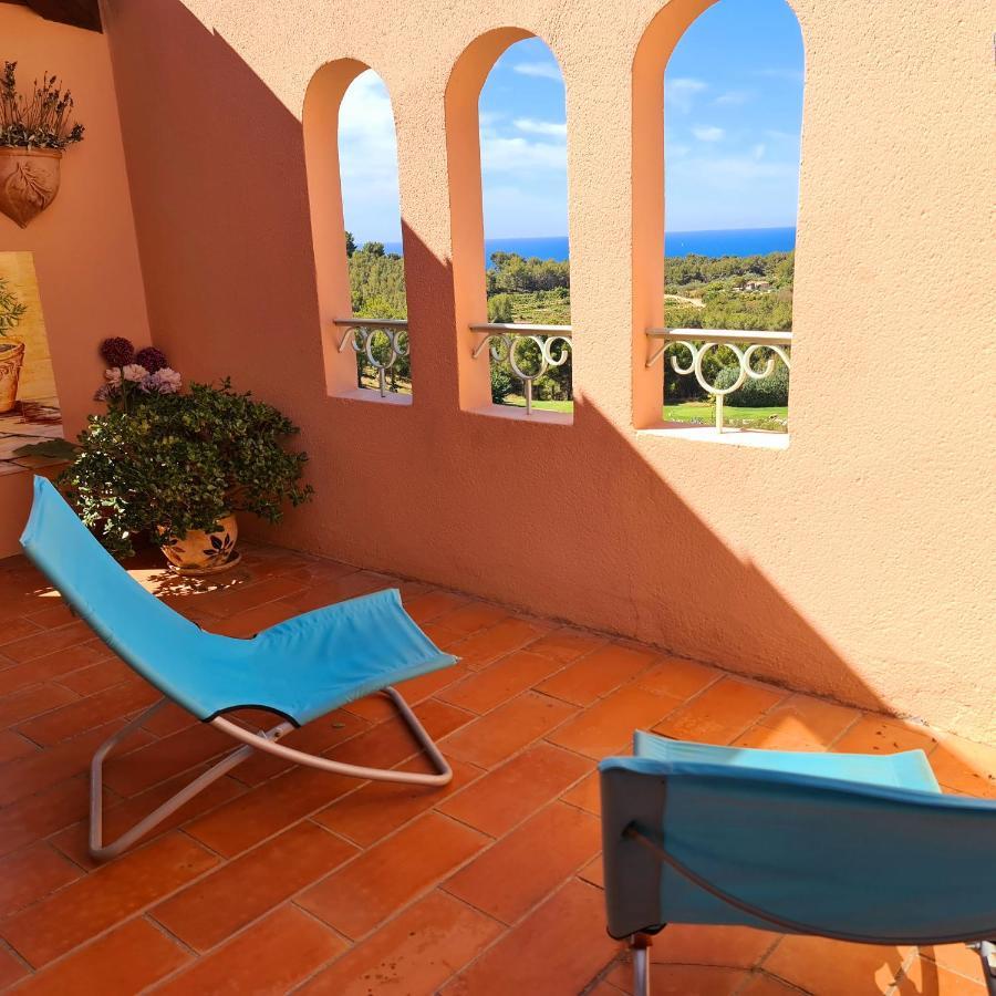 Hameau Des Amandiers - Vue Mer, Golf Et Vignes Apartment Saint-Cyr-sur-Mer Bagian luar foto