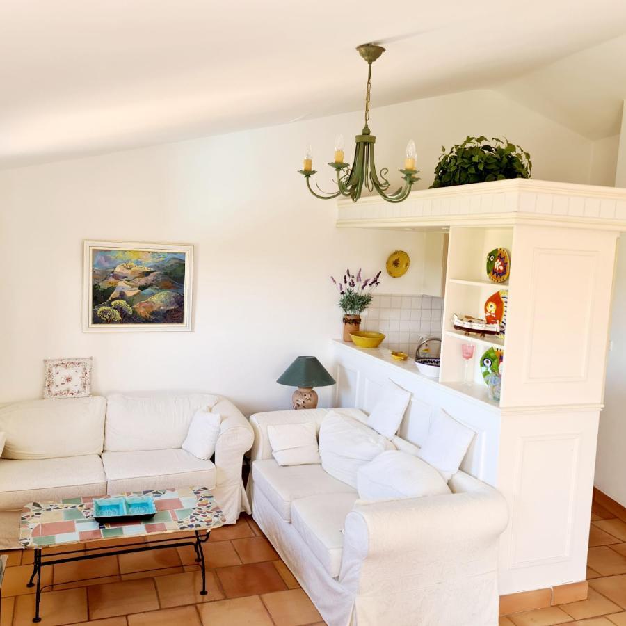 Hameau Des Amandiers - Vue Mer, Golf Et Vignes Apartment Saint-Cyr-sur-Mer Bagian luar foto