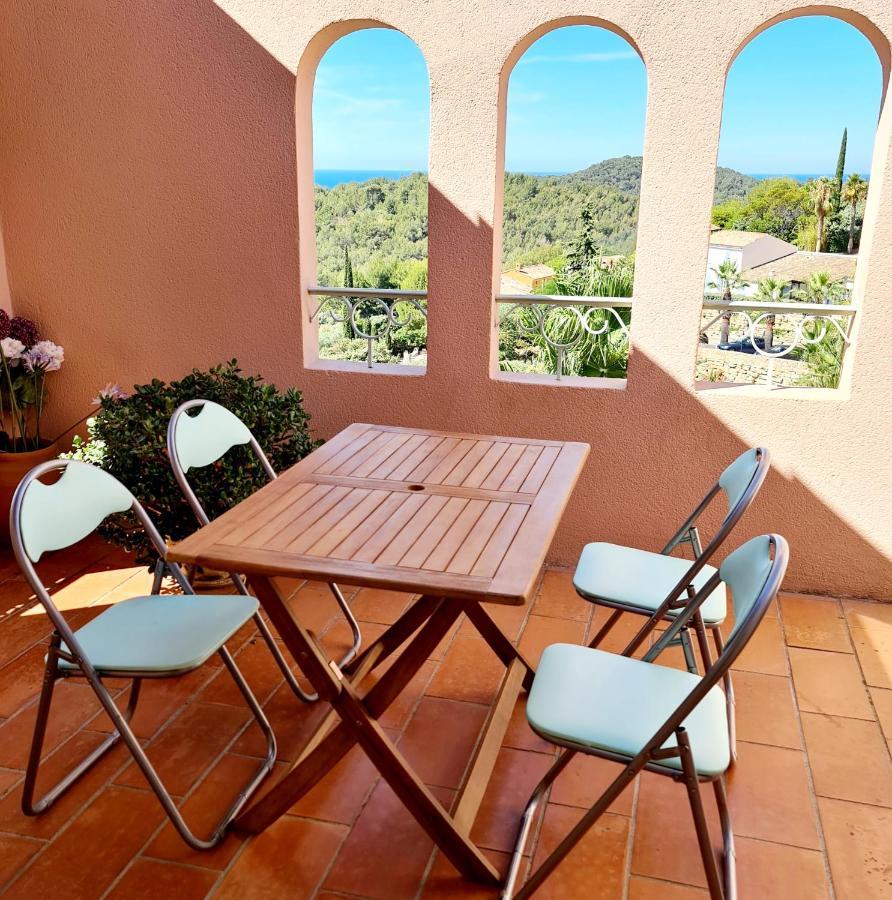 Hameau Des Amandiers - Vue Mer, Golf Et Vignes Apartment Saint-Cyr-sur-Mer Bagian luar foto