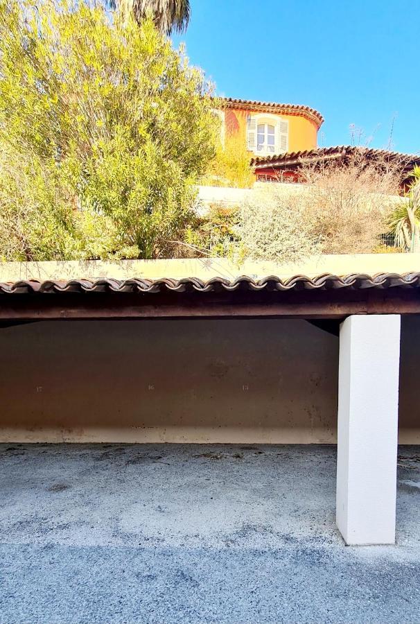 Hameau Des Amandiers - Vue Mer, Golf Et Vignes Apartment Saint-Cyr-sur-Mer Bagian luar foto